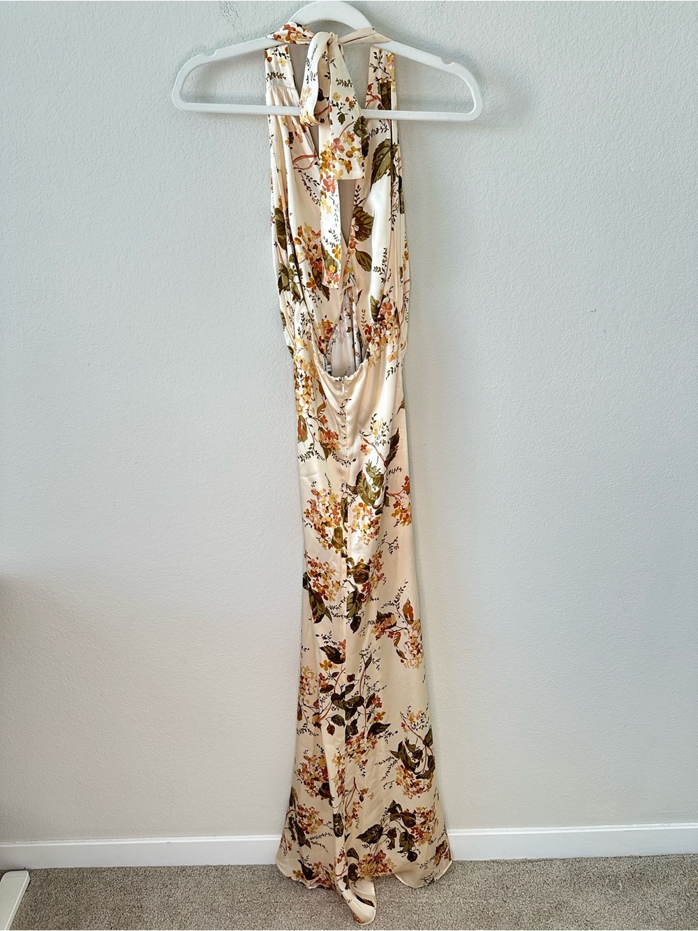 Reformation Veria Silk Halter Maxi Dress
Floral Bella SZ US 2 - Picture 8 of 8